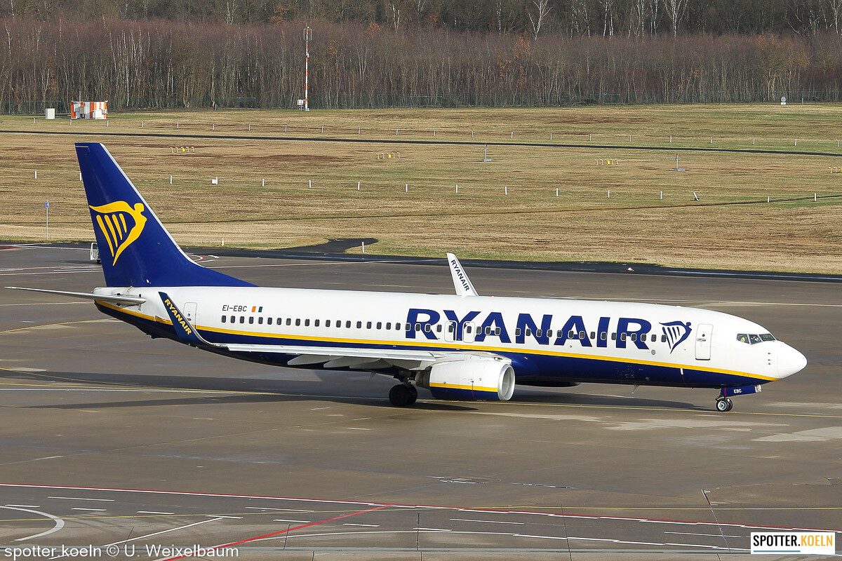 Ryanair EI-EBC B737-8AS
