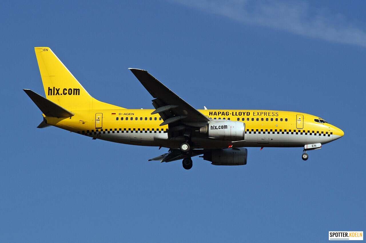 HLX_B_737-75B_D-AGEN