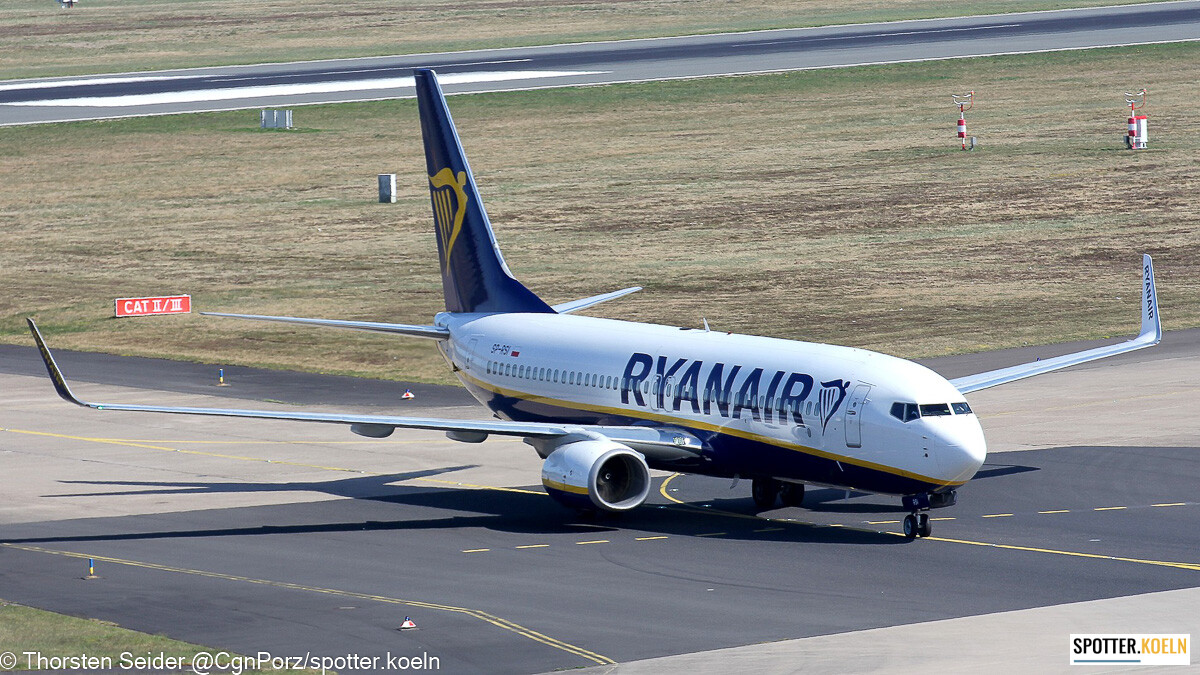Buzz Ryanair Sun 737-800W SP-RSI