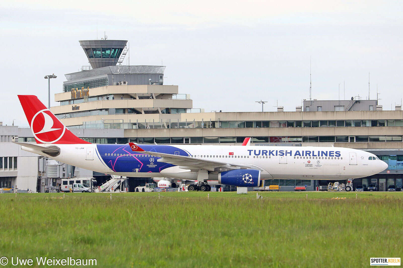Turkish Airlines TC-JNM  UEFA Airbus A330-343