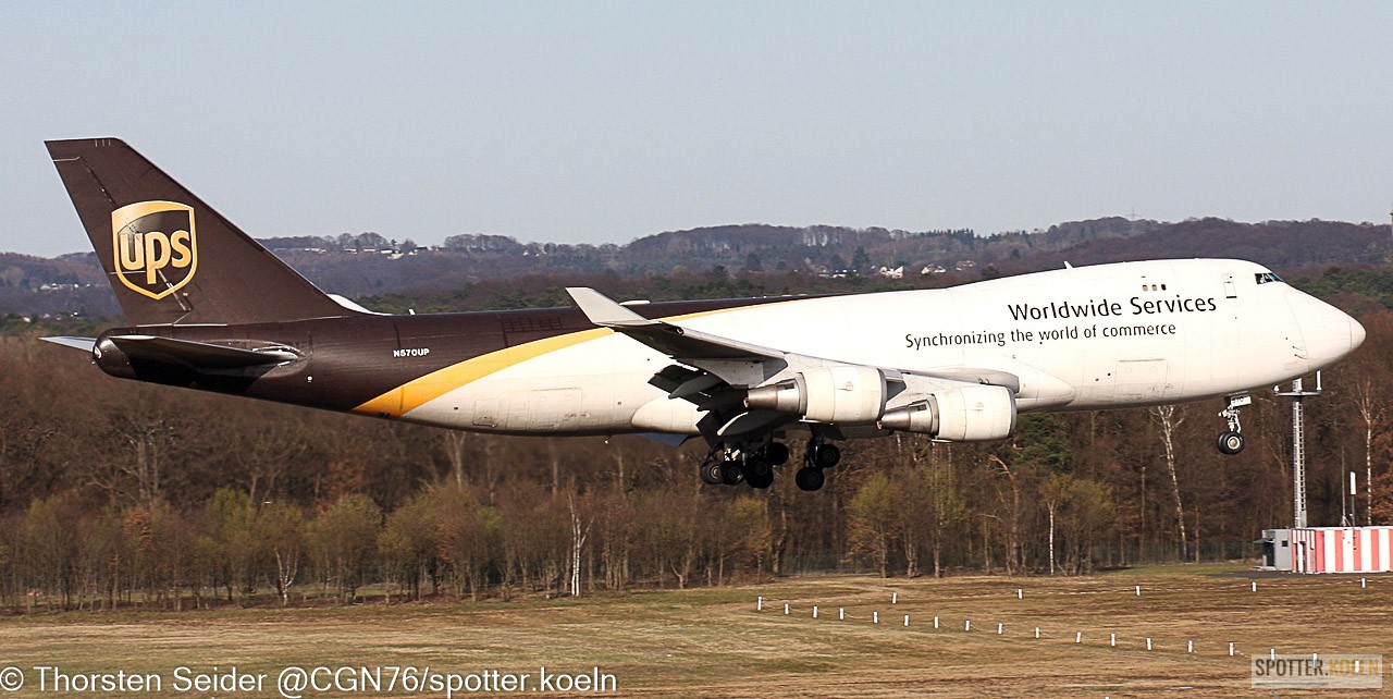 UPS 747-400 N570UP 