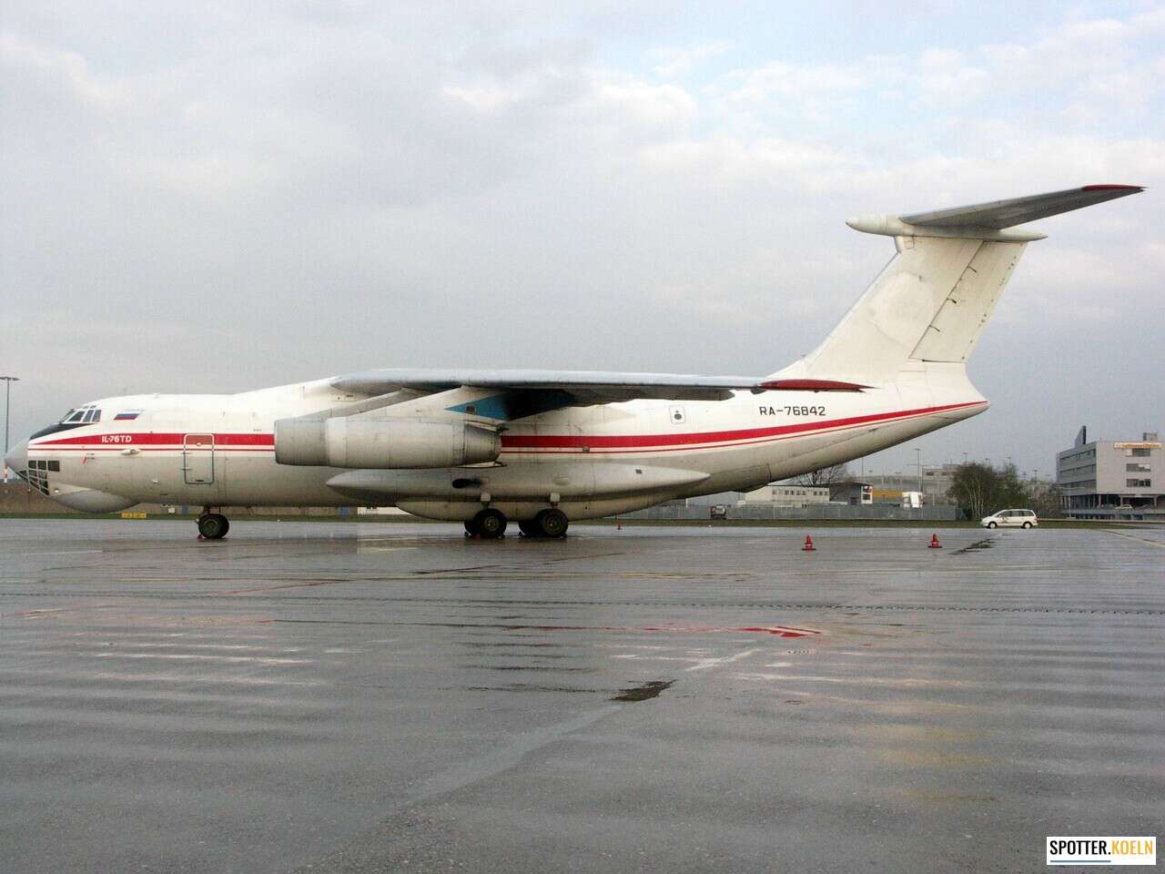 Ilyushin_IL76-TD_RA-76842