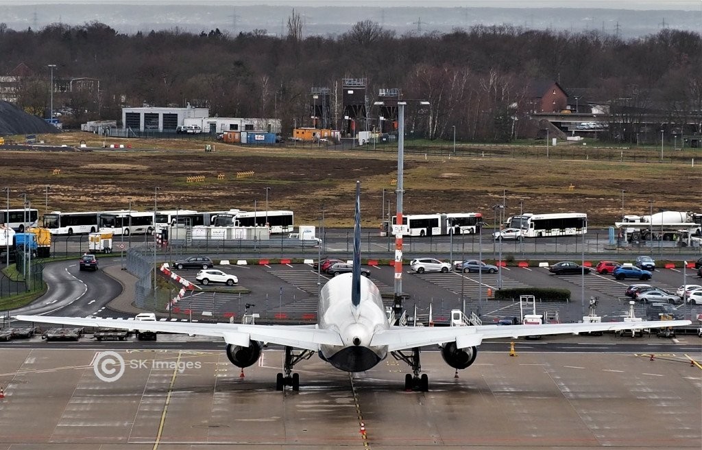 OY-SR_ Star Air Boeing 767-232(BDSF)