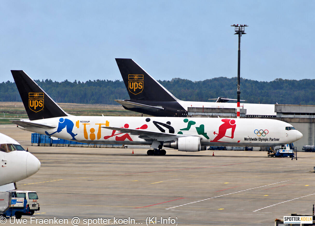UPS N320UP Boeing 767-300F 