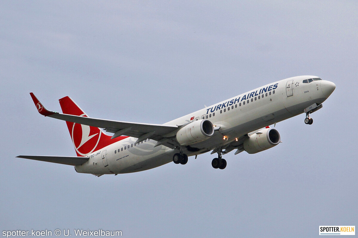 Turkish Airlines TC-JHZ B737-8F2 