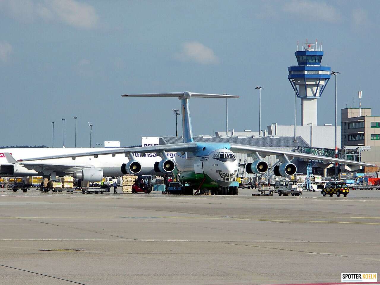 Uzbekistan_Airlines_Cargo_Ilyushin_76TD_UK76805