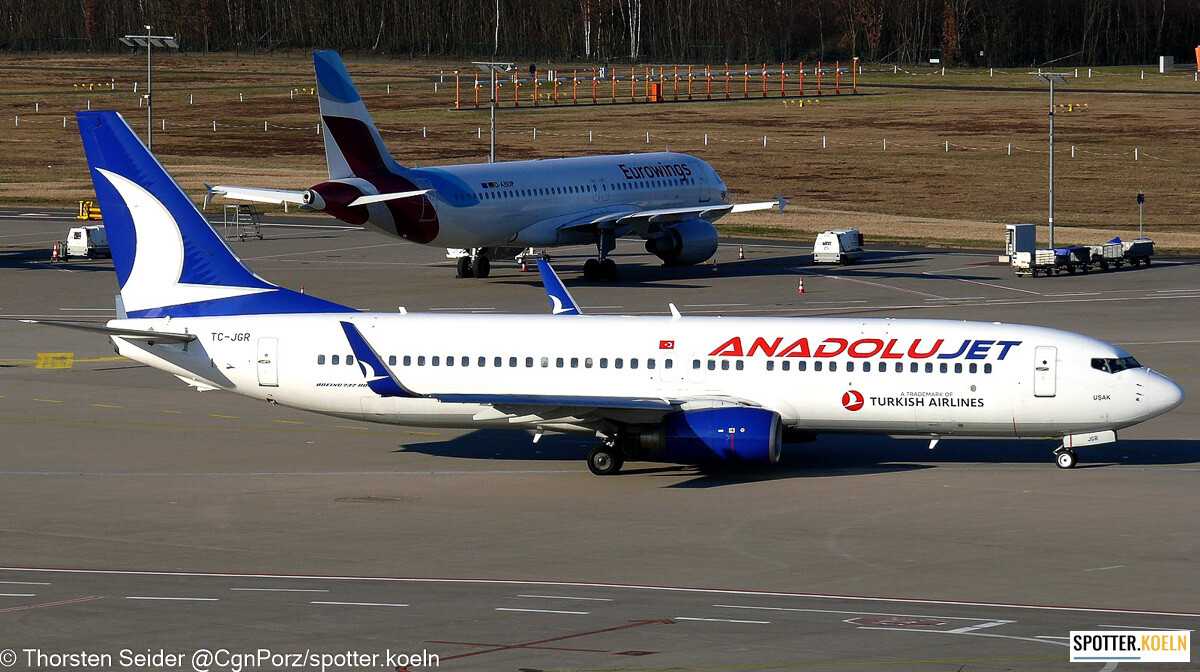 AnadoluJet Boeing B737-800W TC-JGR