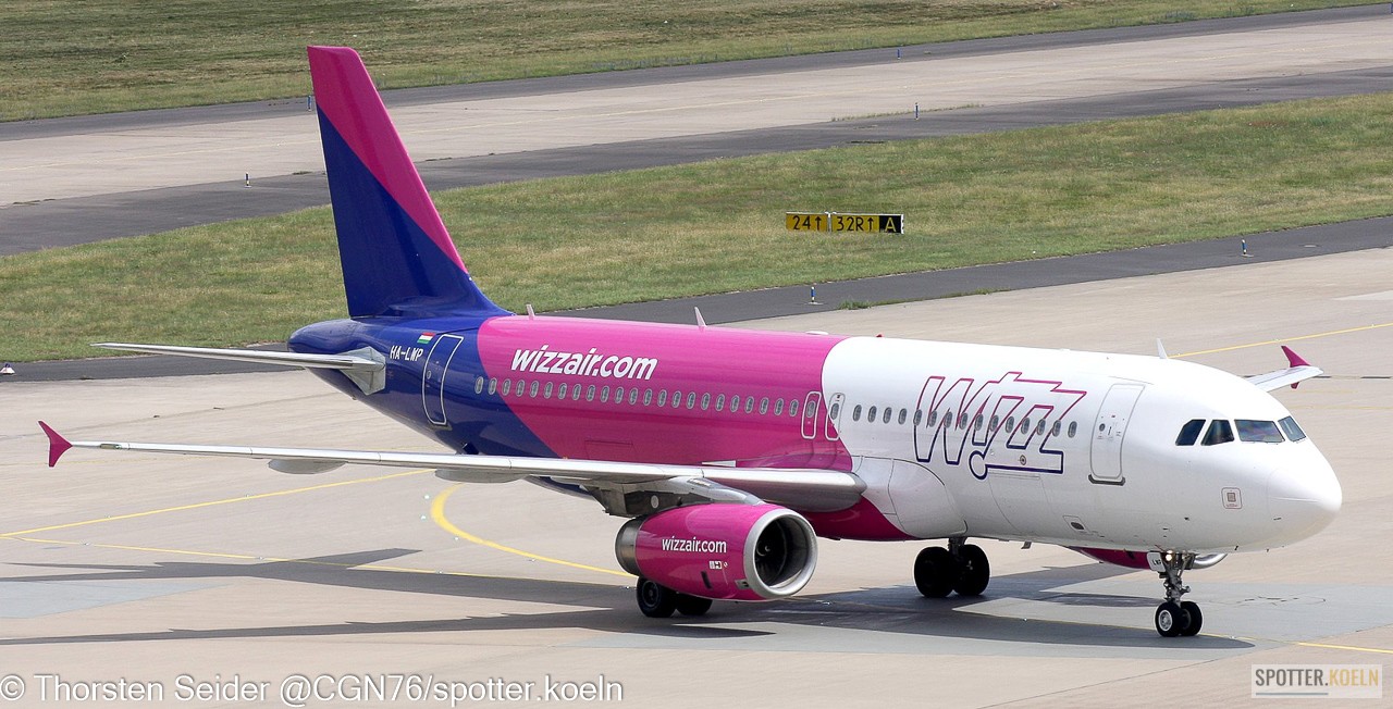 HA-LWP Wizz Air A320-200 
