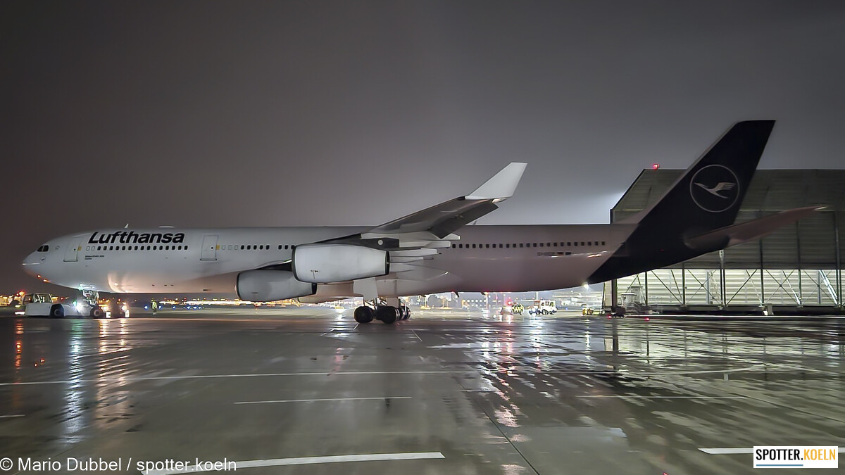 Lufthansa D-AIGM AIrbus A340-313