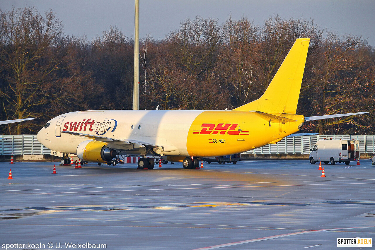 Swiftair EC-MEY B737-476SF 
