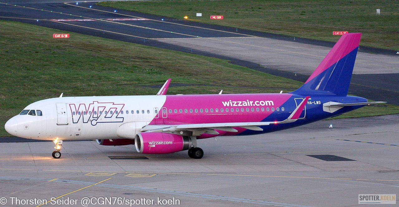 HA-LWS Wizz Air A320-200W 