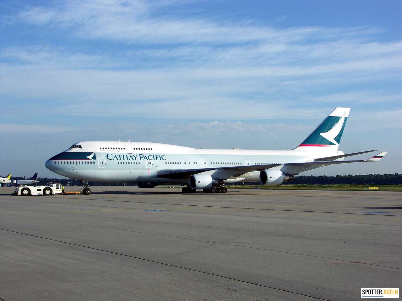 Cathay Pacific B_747-400 B-HKD 