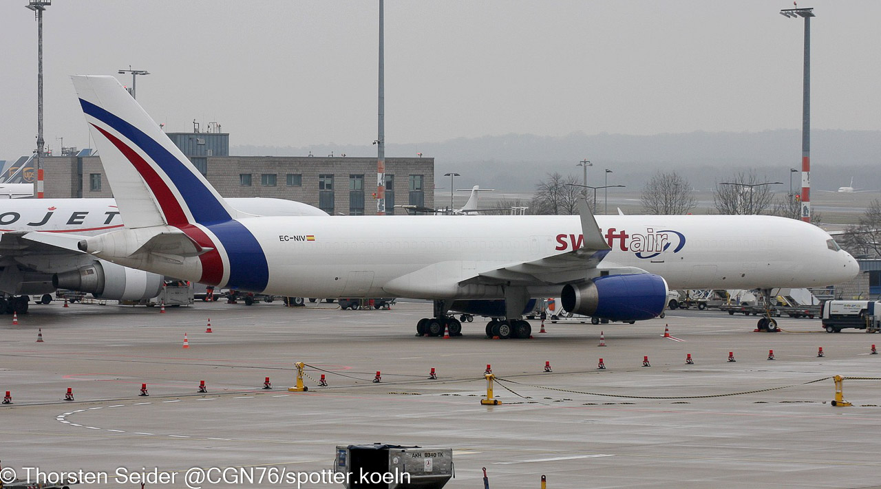 EC-NIV Swiftair 757-200W 