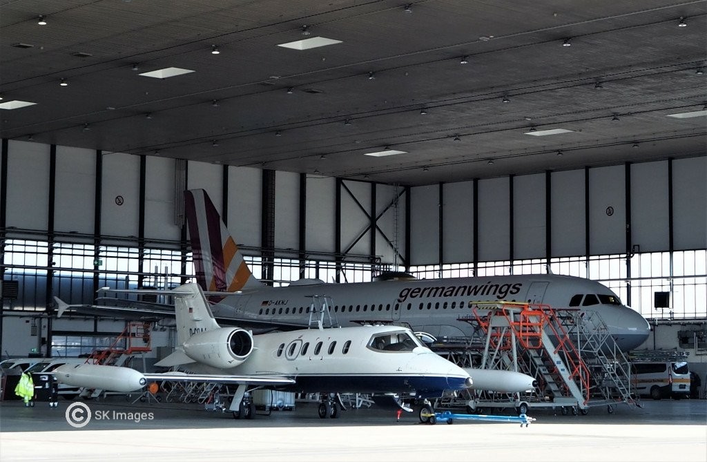 D-AKNJ_Hangar_CGN_08.04.2020_Foto_Klaus_D._Schinzel_karwundel