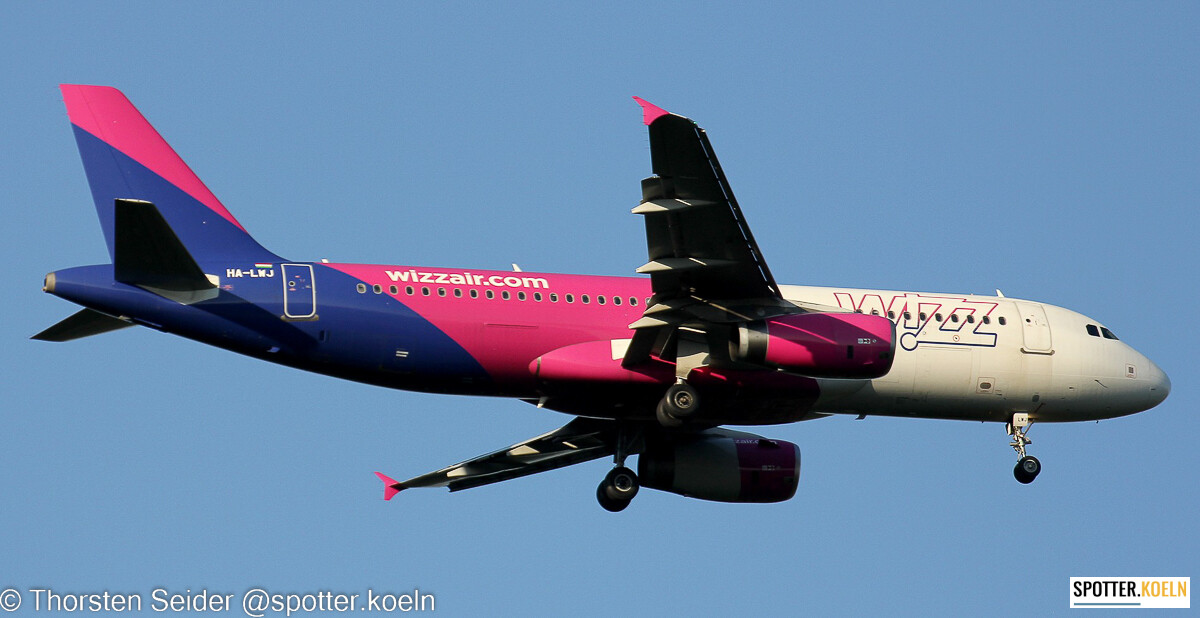 HA-LWJ Wizz Air A320-200 