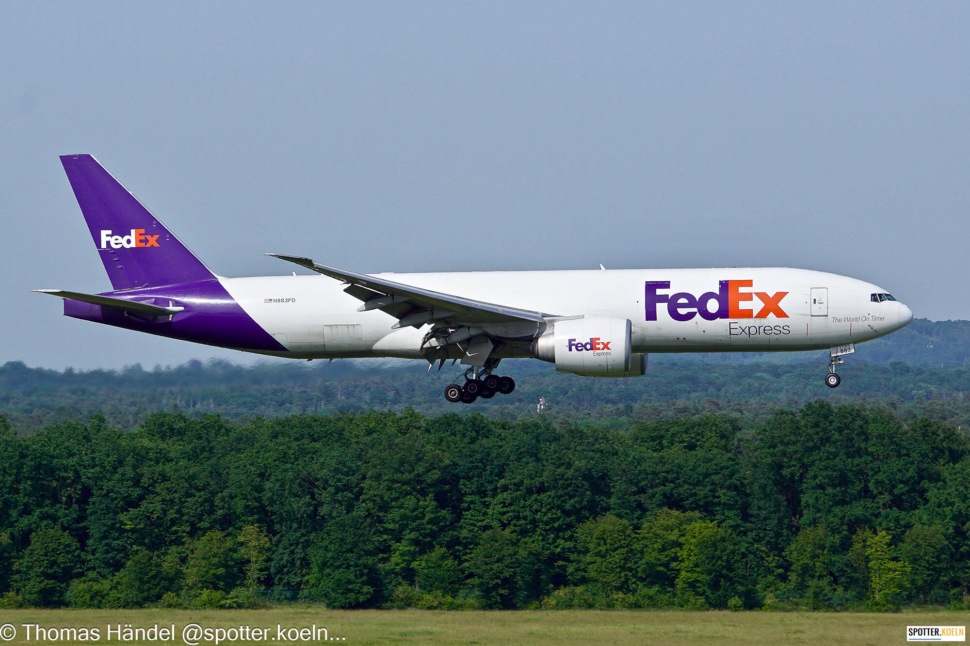 FedEx N883FD Boeing 777-FHT 