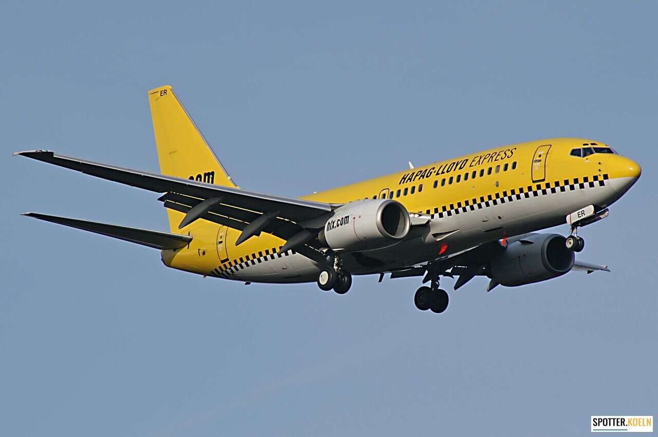 HLX_B_737-75B_D-AGER