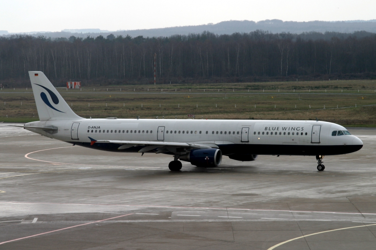 D-ANJA Blue Wings Airbus A321-111