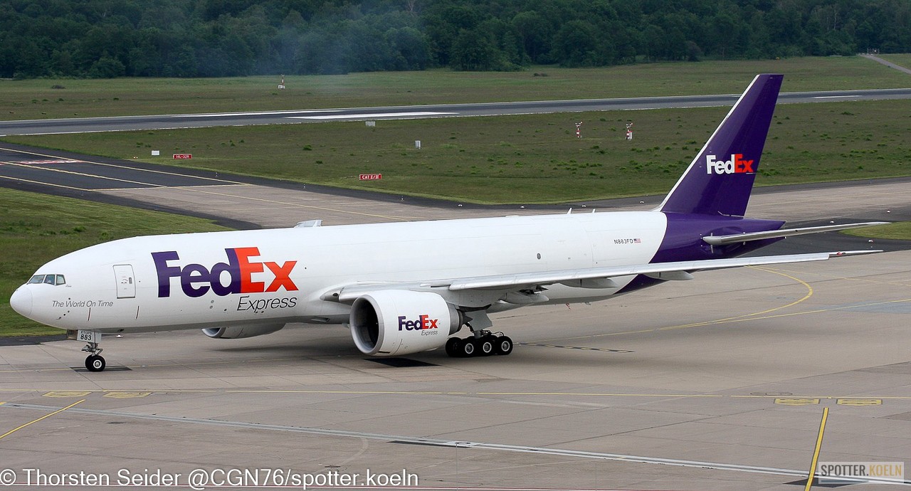 FedEx 777-200 N883FD
