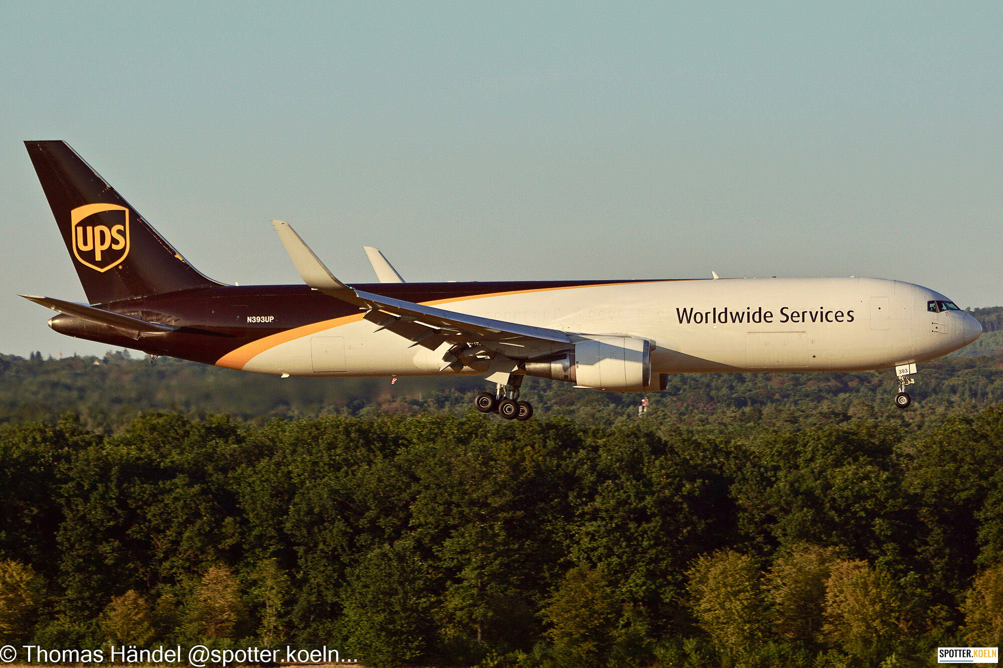 UPS N393UP Boeing 767-316ER-BDSF)(WL)