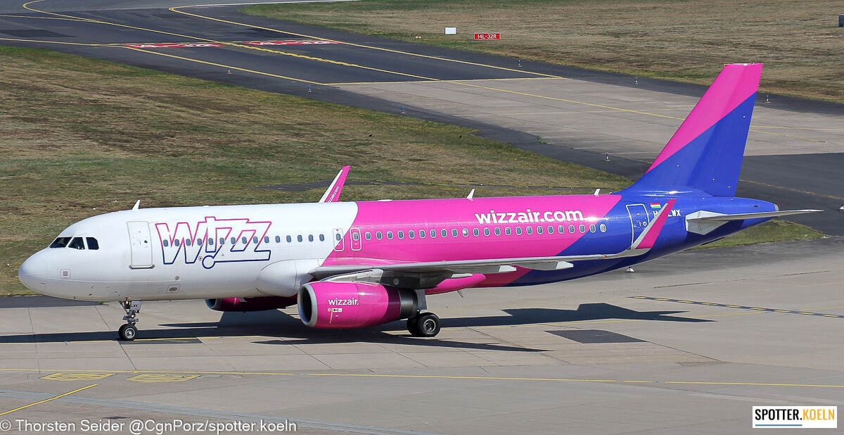 HA-LWX Wizz Air A320-200W 
