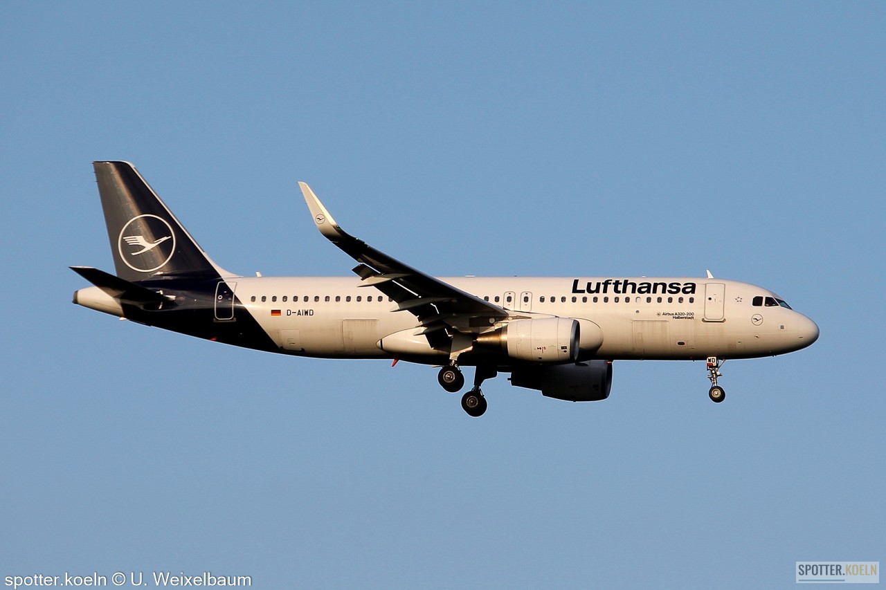 Lufthansa D-AIWD A320-214 