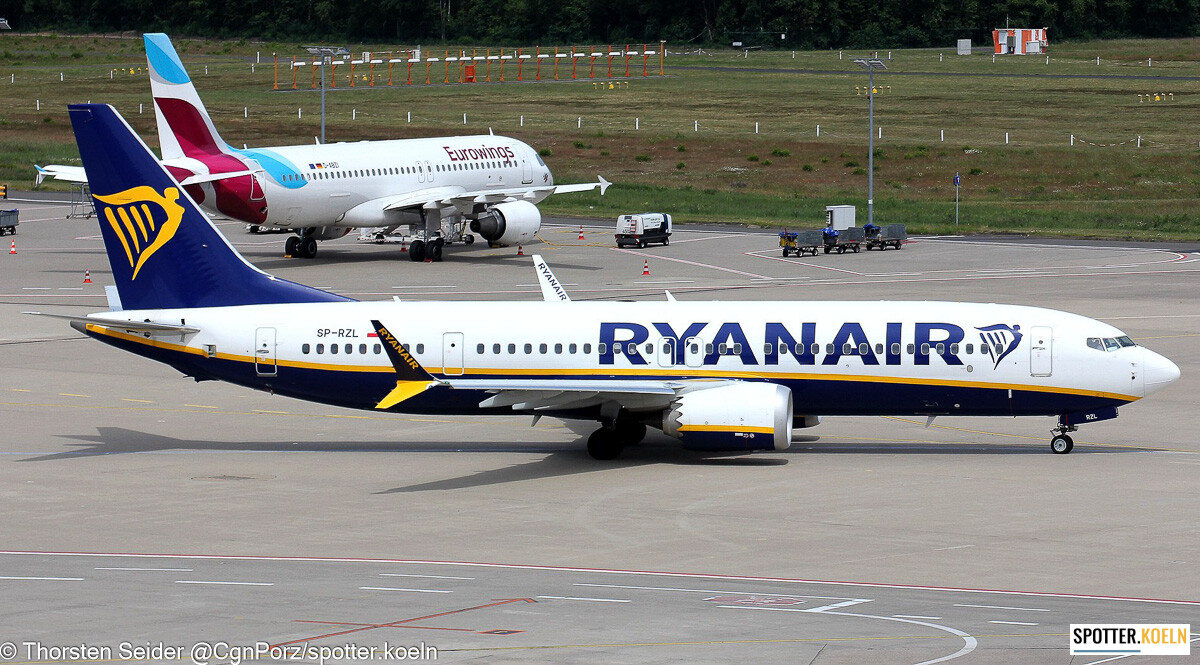 Buzz Ryanair Sun 737 MAX 8 SP-RZL