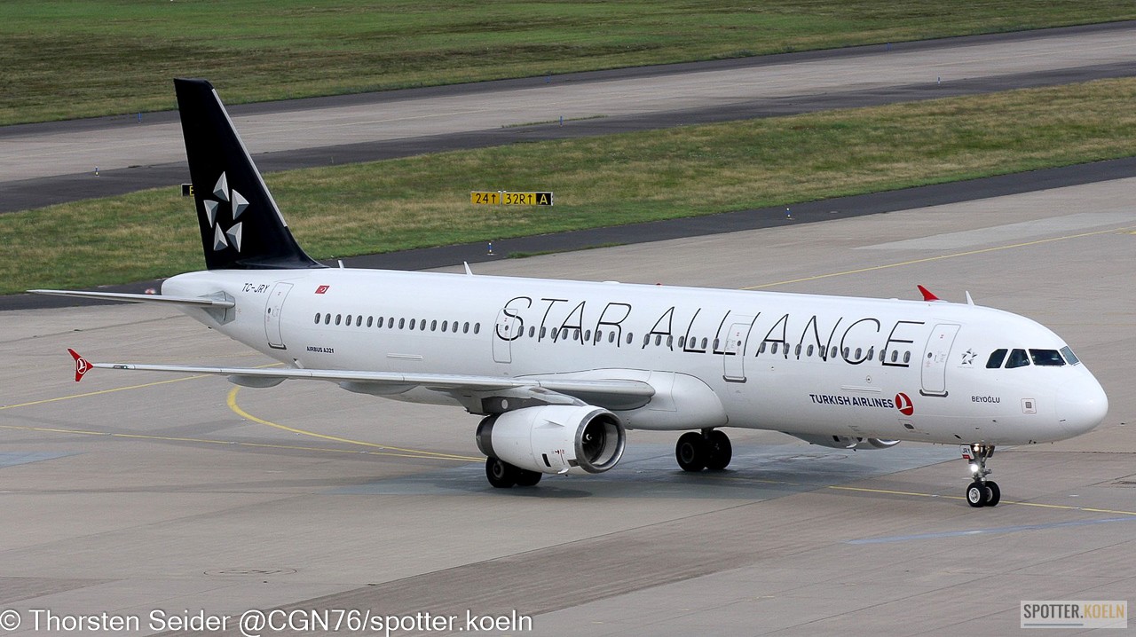 Turkish_Airlines_A321-200_TC-JRY_CGN_06.07.2021_Thorsten_Seider