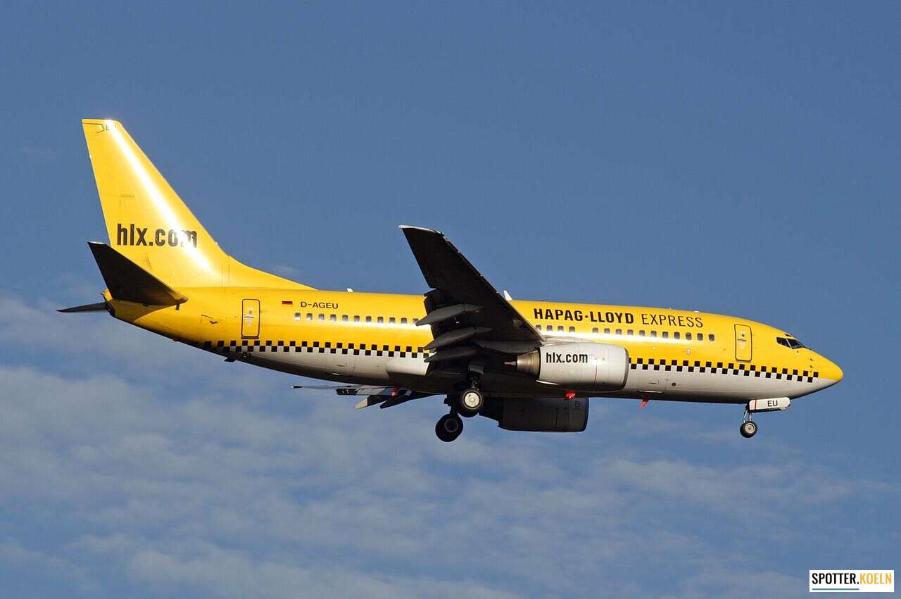 HLX_B_737-75B_D-AGEU