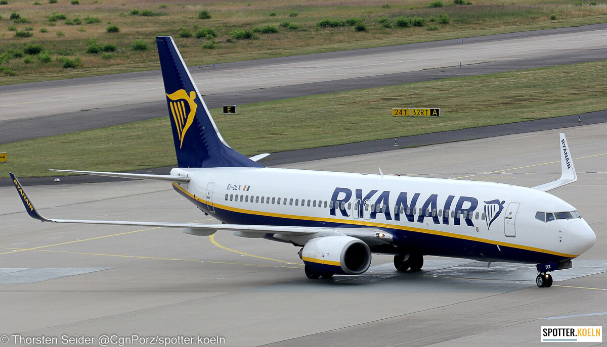 Ryanair 737-800W EI-DLK 
