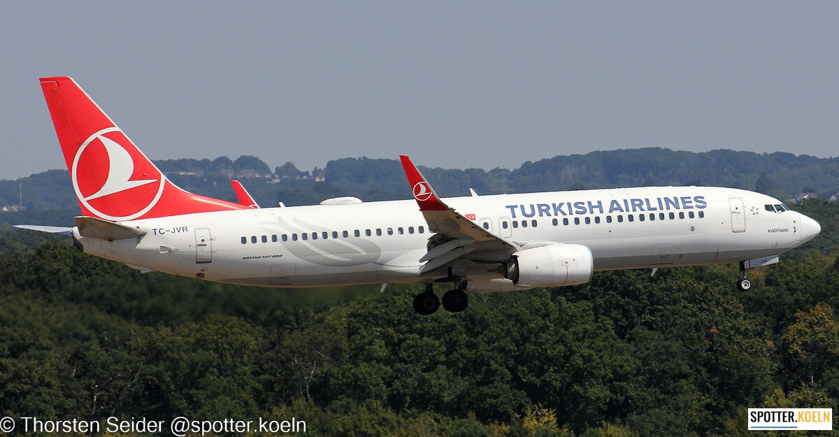 Turkish Airlines 737-800W TC-JVR 